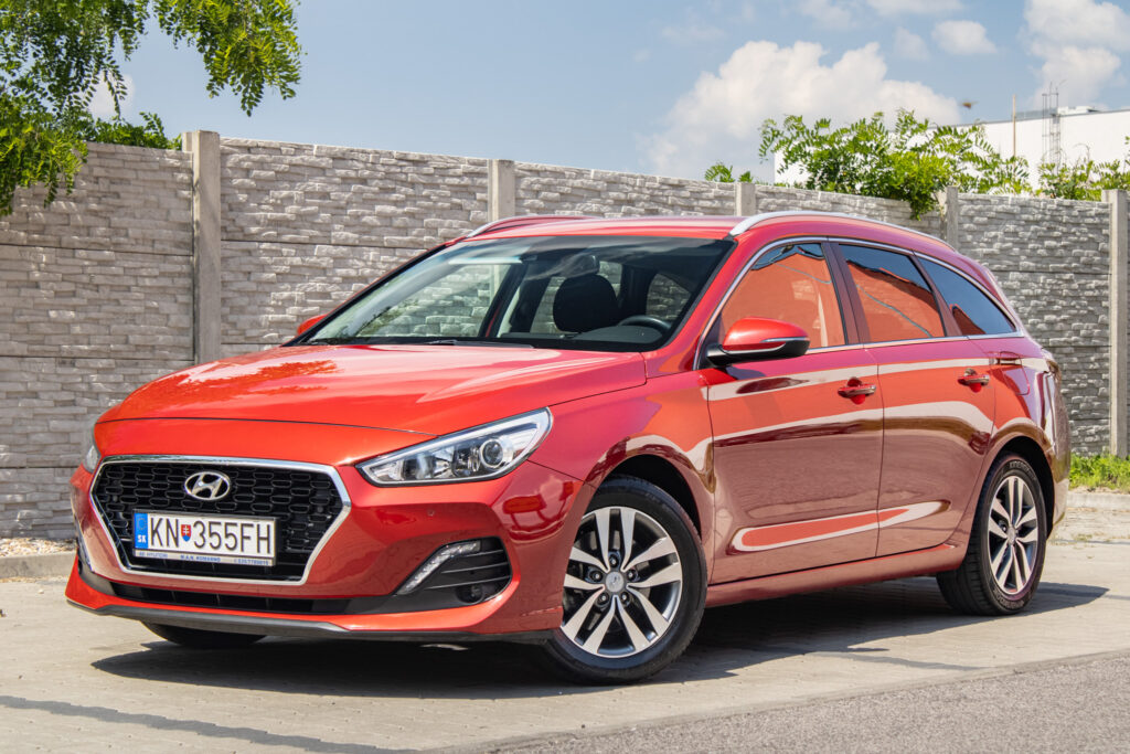 Hyundai i30 CW 1.4i 73kW MT6 / NA SPLÁTKY / NA PROTIÚČET