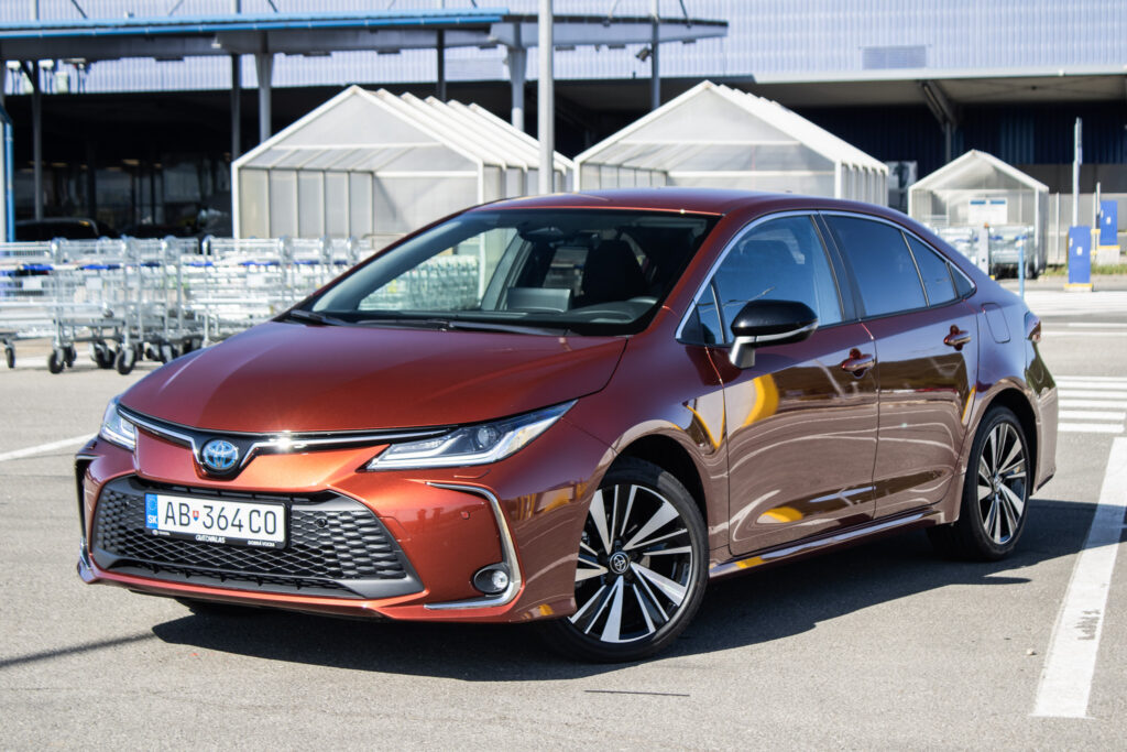Toyota Corolla 1.8 Hybrid e-CVT, 103kW (2026) / AJ NA SPLÁTKY / PROTIÚČET /