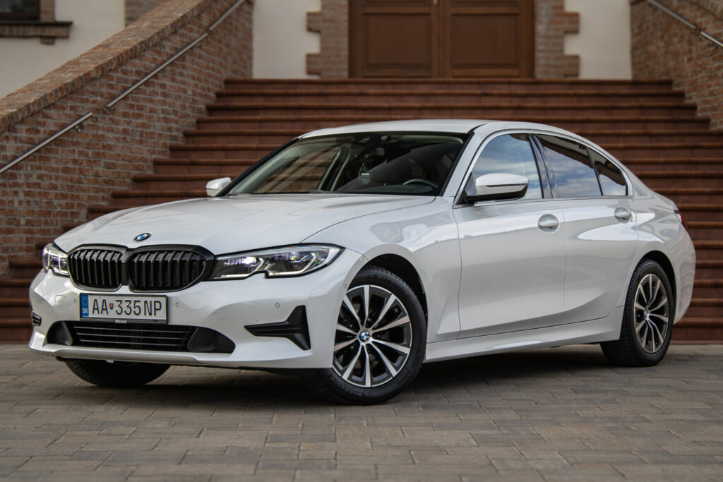 BMW Rad 3 320d mHEV xDrive / 140kw / A8 / ZÁRUKA / AJ NA SPLÁTKY / PROTIÚČET