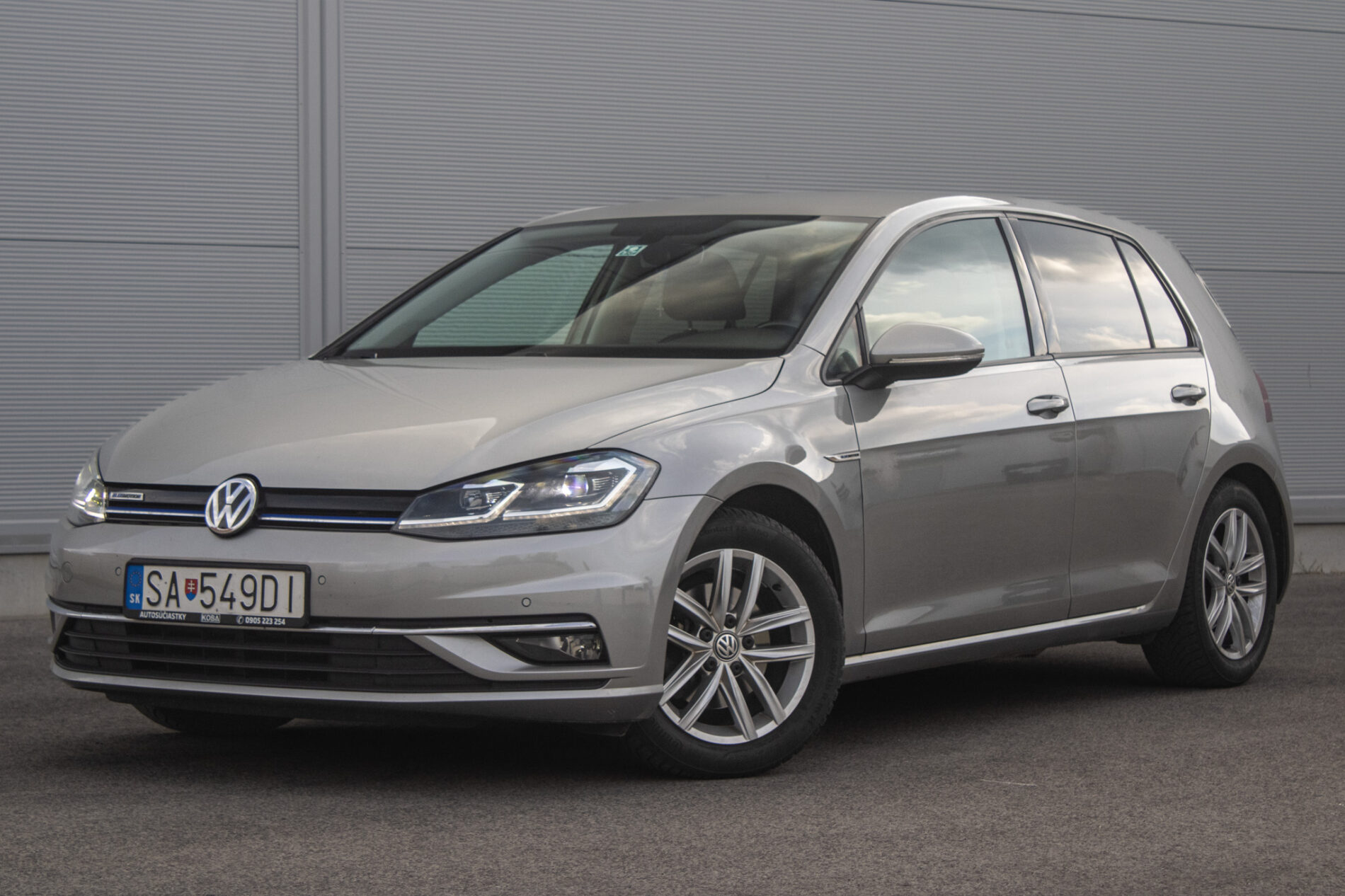Volkswagen Golf 1.5 TSI OPF BMT ACT HIGHLINE DSG 96kW AT7 / NA SPLÁTKY / NA PROTIÚČET