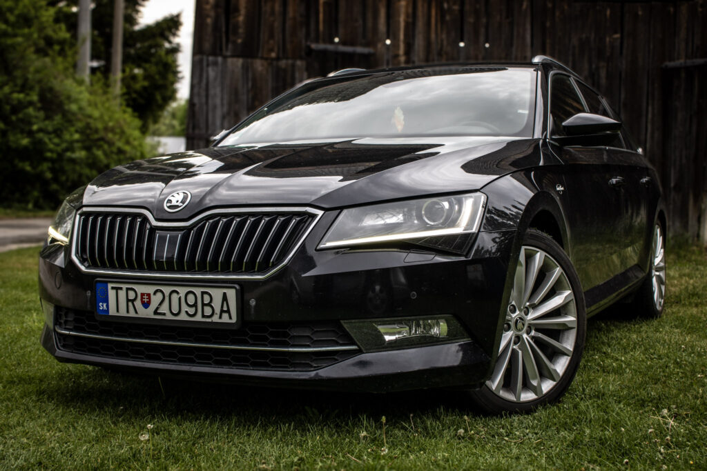 Škoda Superb Combi 2.0 TDI 190k L&K EU6 / NA SPLÁTKY / PROTIÚČET