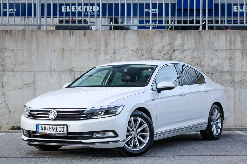 Volkswagen Passat 2.0 TDI 140kW Highline 4MOTION DSG / AJ NA SPLÁTKY / PROTIÚČET /