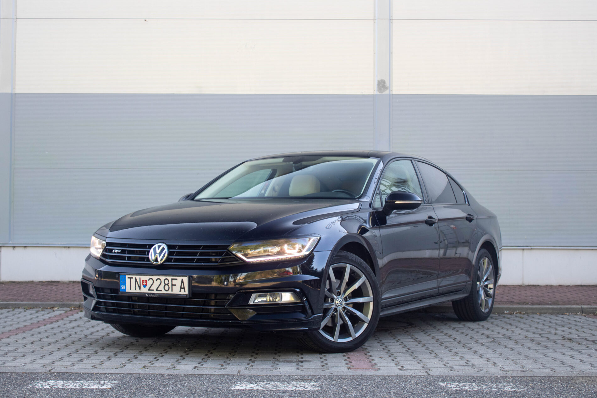 Volkswagen Passat 1.8 TSI BMT R-LINE 132kW 2016 / AJ NA SPLÁTKY / PROTIÚČET /