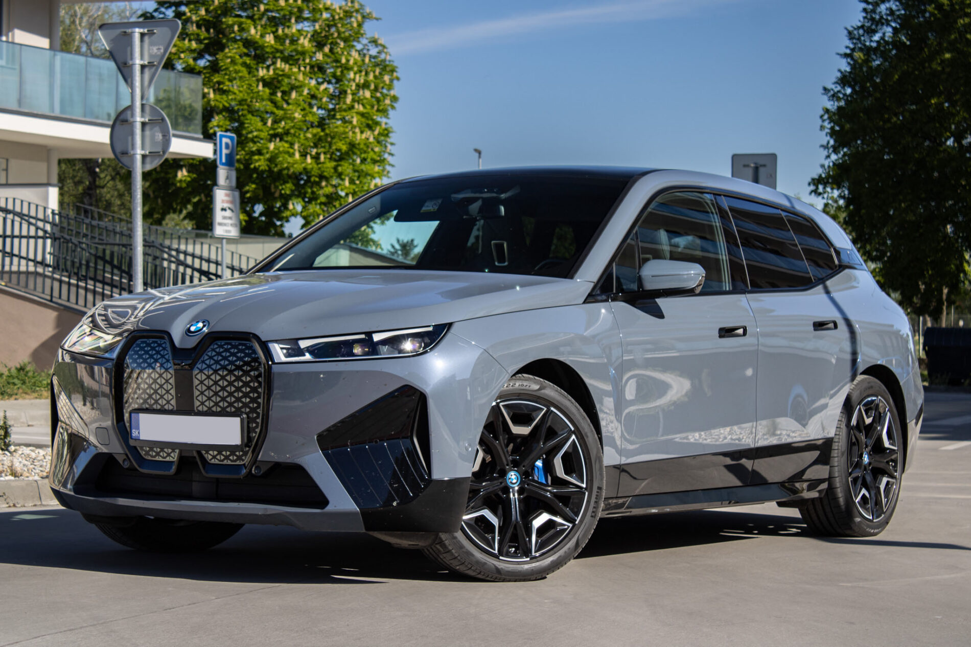 BMW iX 50 XDRIVE 385kW / NA SPLÁTKY / NA PROTIÚČET