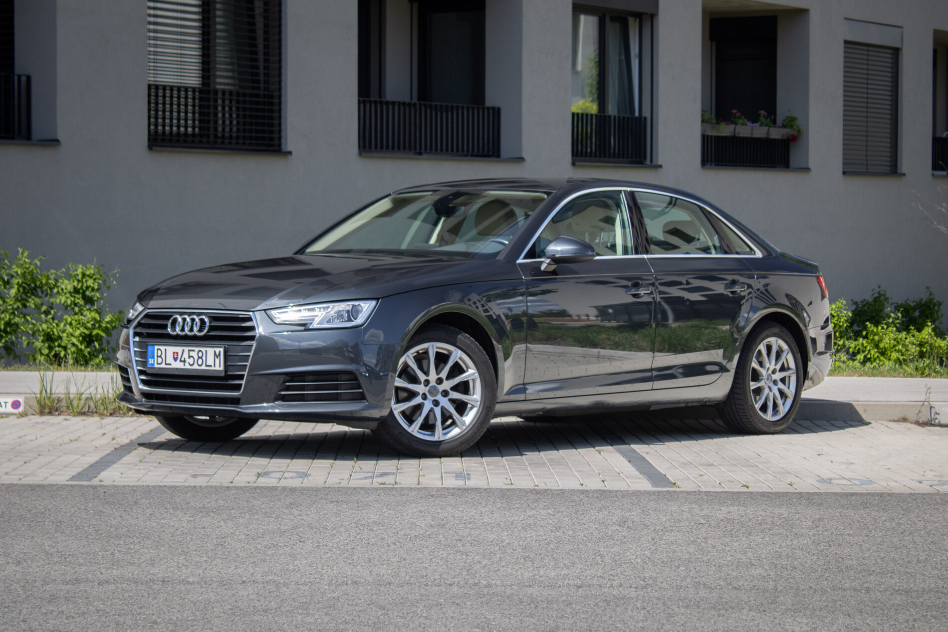 Audi A4 2.0 TDI Design S tronic, 110kW, A7 / AJ NA SPLÁTKY /