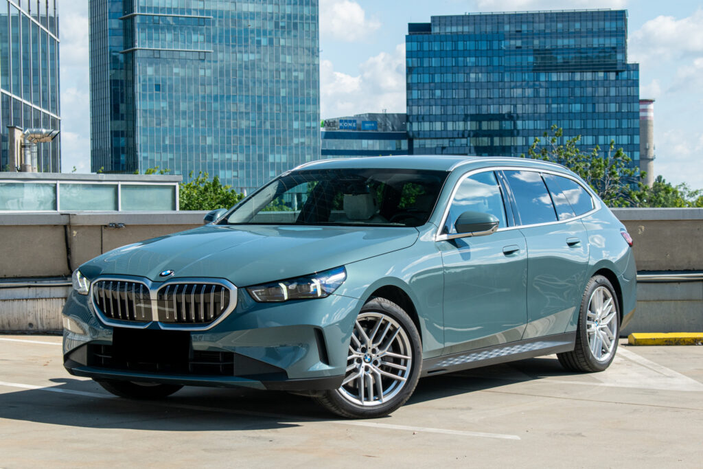 BMW Rad 5 Touring 540d xDrive 210kw  v ZÁRUKE / AJ NA SPLÁTKY / PROTIÚČET