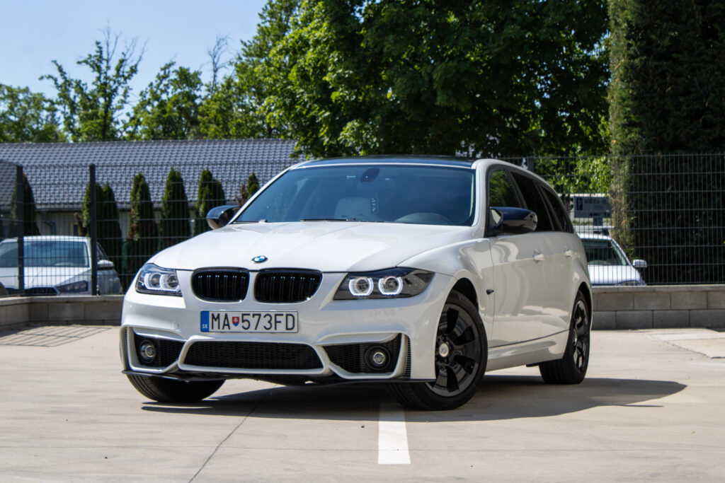 BMW Rad 3 Touring 320d xDrive A/T AJ NA SPLÁTKY / PROTIÚČET