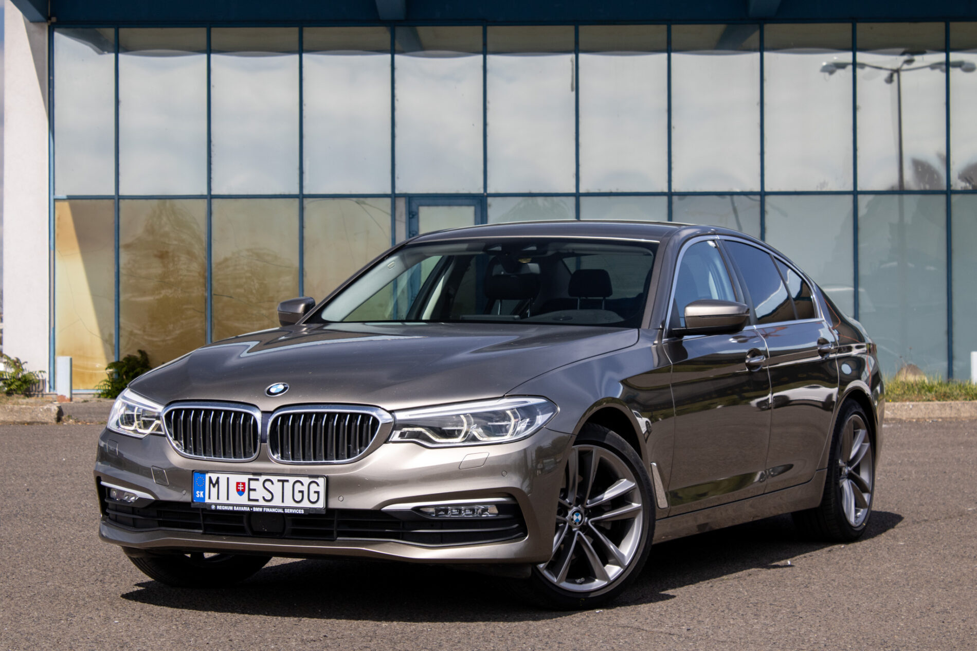 BMW Rad 5 520d xDrive / 140kW / A8 / ZÁRUKA / AJ NA SPLÁTKY / PROTIÚČET