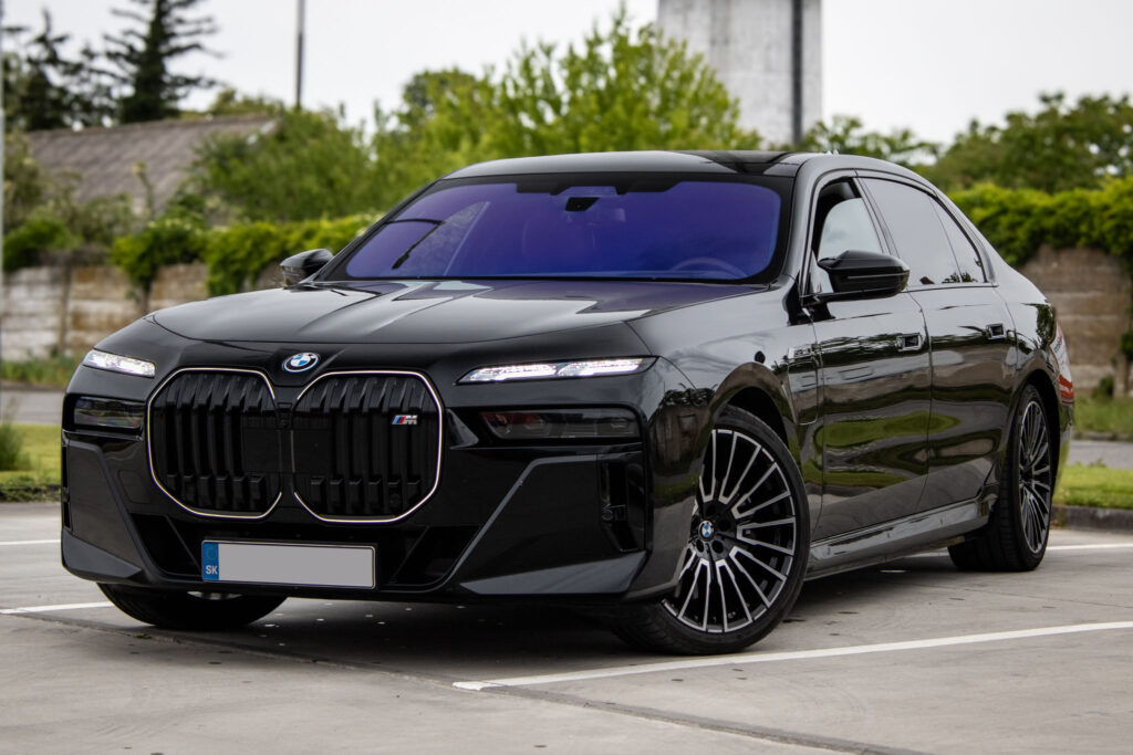 BMW M760e xDrive 280kw AT/8 2025 / AJ NA SPLÁTKY / PROTIÚČET