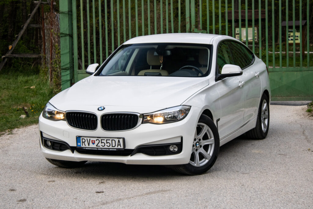 BMW Rad 3 318d A/T / 105kW / A8 / ZÁRUKA / AJ NA SPLÁTKY / PROTIÚČET