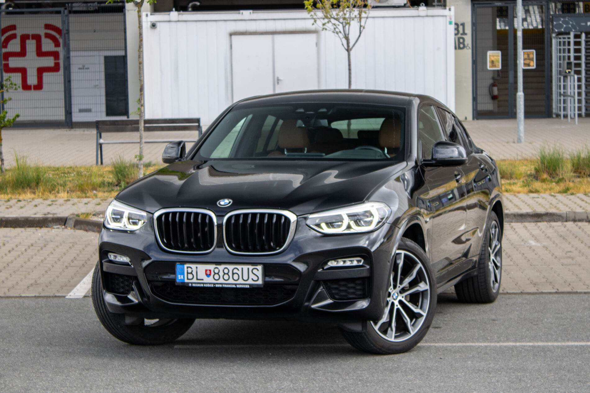 BMW X4 xDrive 20d M Sport / 140kW / A8 / ZÁRUKA / AJ NA SPLÁTKY / PROTIÚČET