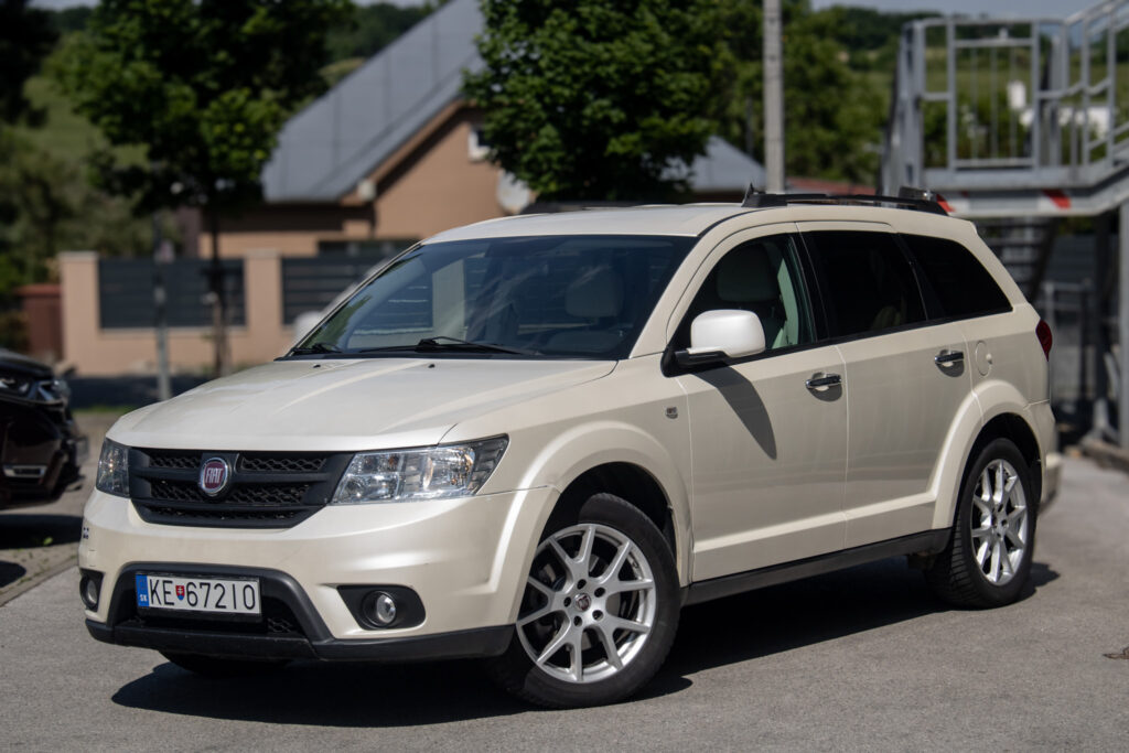 Fiat Freemont 2.0 16v MultiJet 4x4 / 7 miest / 125kW / A6 / ZÁRUKA / AJ NA SPLÁTKY / PROTIÚČET