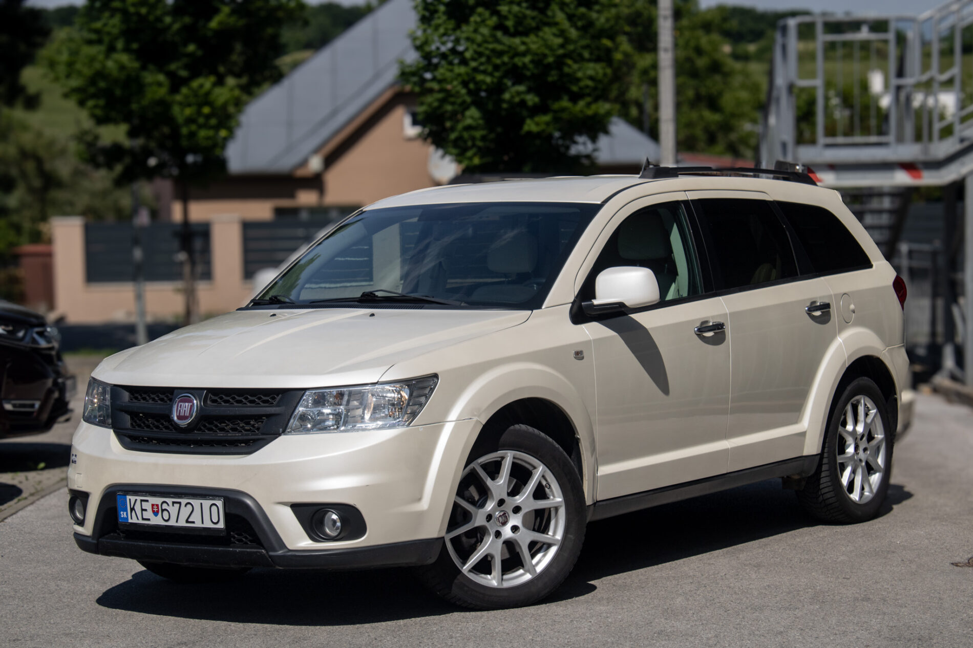 Fiat Freemont 2.0 16v MultiJet 4×4 / 7 miest / 125kW / A6 / ZÁRUKA / AJ NA SPLÁTKY / PROTIÚČET