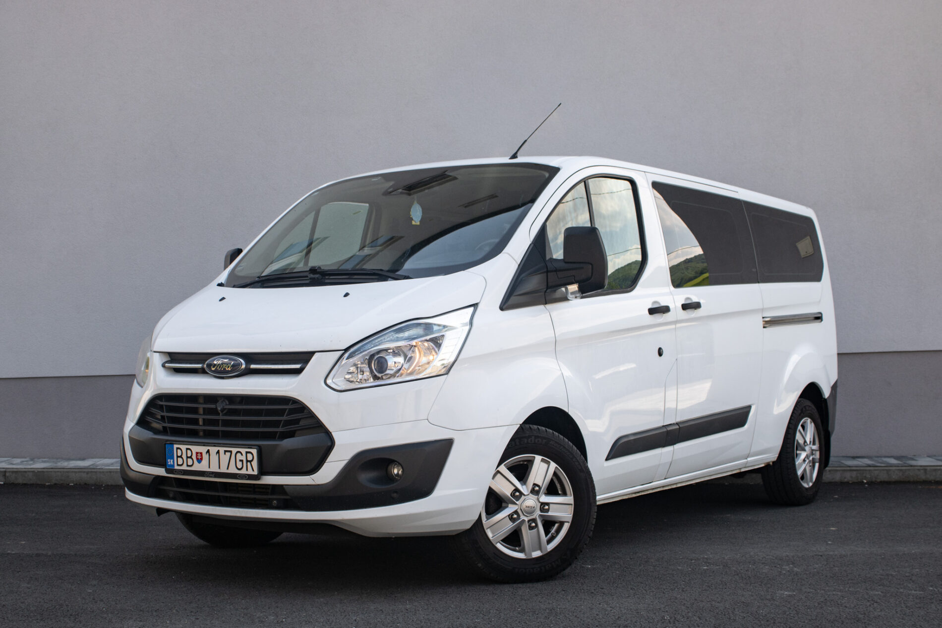 Ford Transit Custom 2.2 TDCi L2H1 125k / 92kW / M6 / ZÁRUKA / AJ NA SPLÁTKY / PROTIÚČET