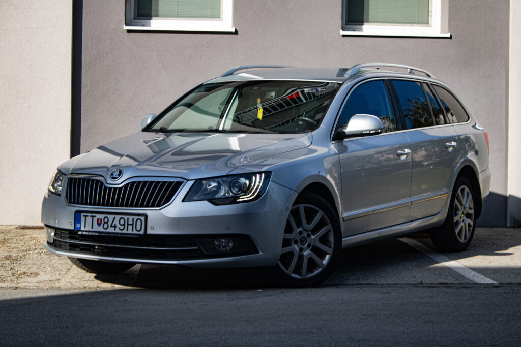 Škoda Superb Combi II 2.0TDI 125kW 4x4 DSG / AJ NA SPLÁTKY / PROTIÚČET /