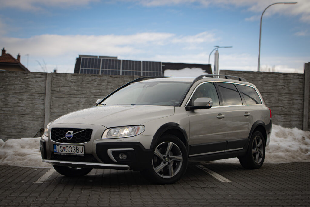 Volvo XC70 XC 70 D4 2.4L AWD Momentum Geartronic.   Financovanie/Protiúčet