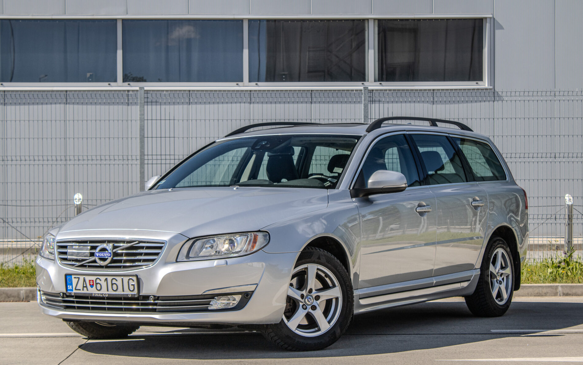 Volvo V70 D4 2.0L Drive-E Summum Geartronic 133kW A8 / NA SPLÁTKY / PROTIHODNOTA /