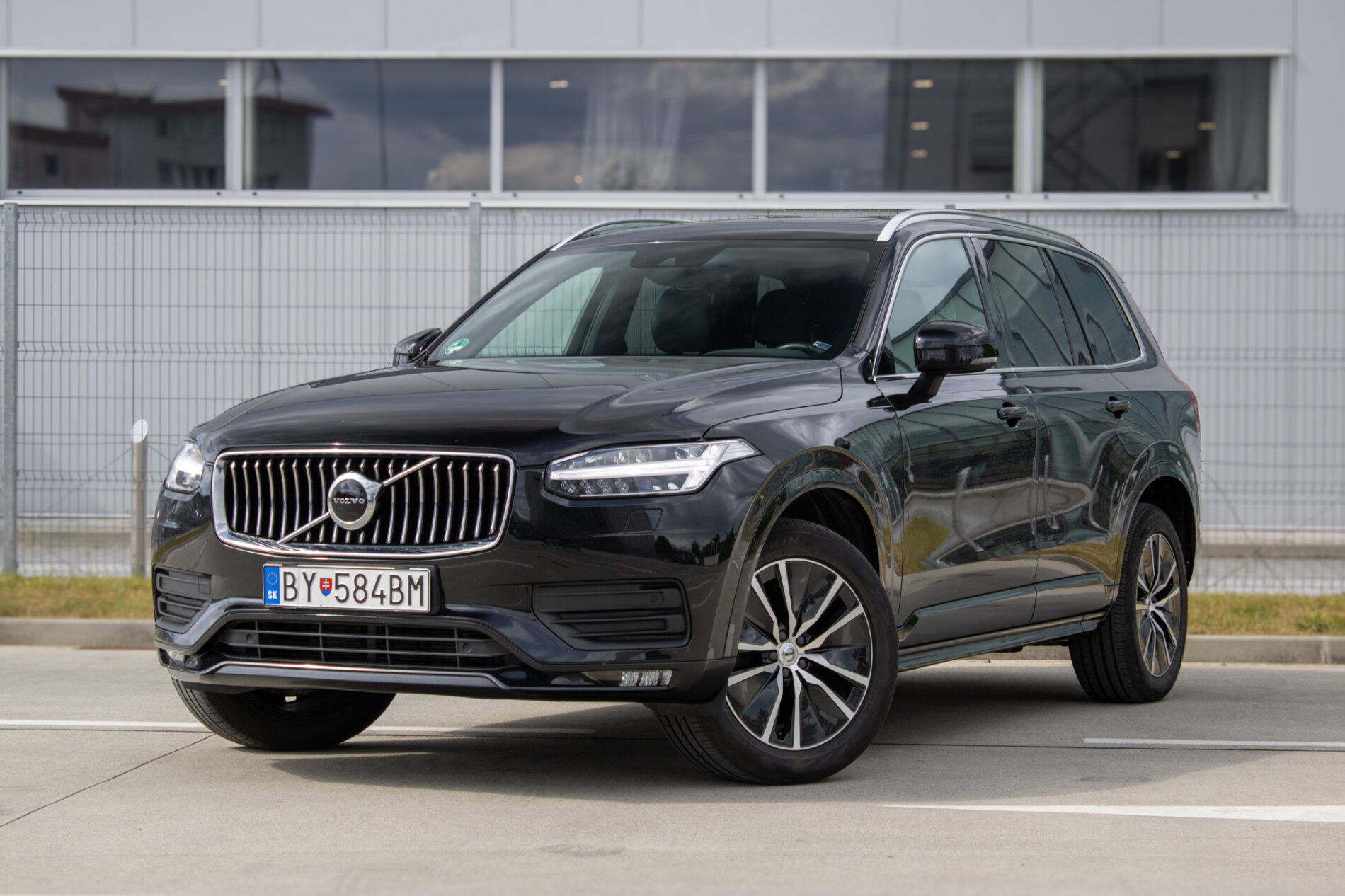 Volvo XC90 2.0 B5 Momentum Pro AWD, A/T, 173kW, A8 / AJ NA SPLÁTKY / PROTIÚČET /
