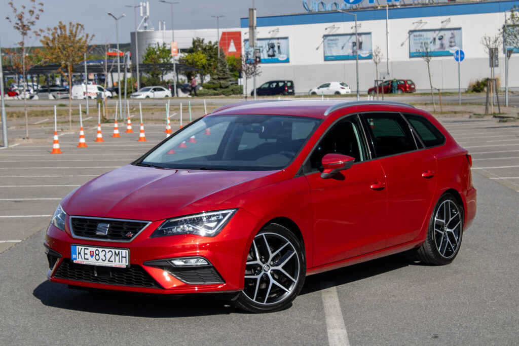 Seat Leon ST 1.5 TSI FR / 110kW / M6 / ZÁRUKA / AJ NA SPLÁTKY / PROTIÚČET