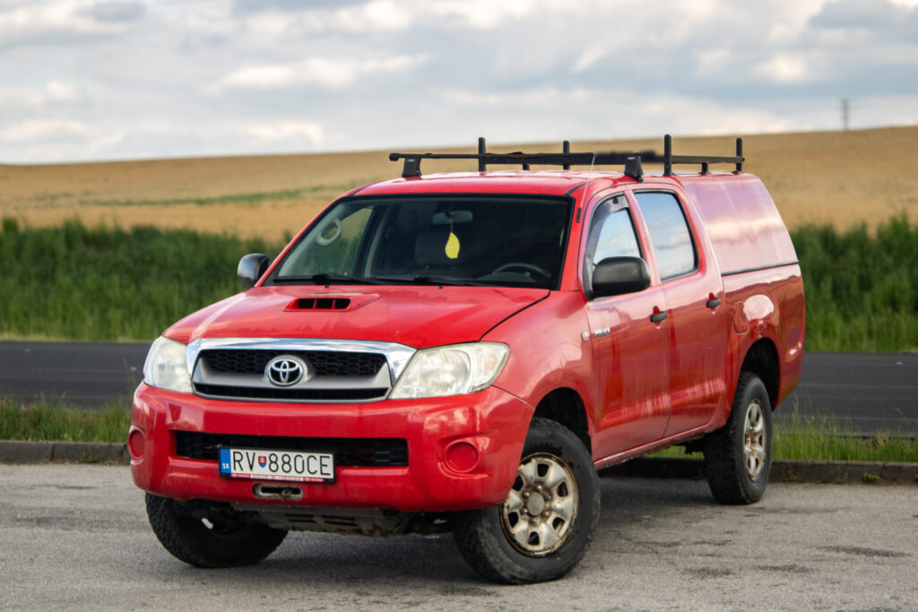 Toyota Hilux DC 2.5 I D.4D Terra / 88kW / M5 / AJ NA SPLÁTKY / PROTIÚČET