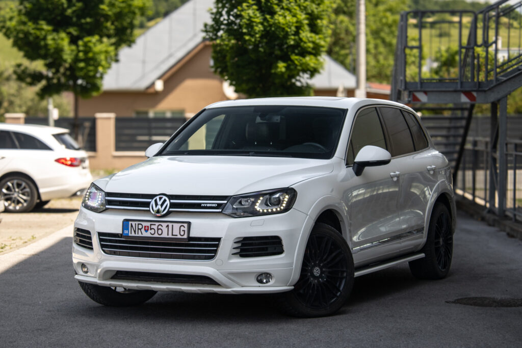 Volkswagen Touareg 3.0 TSI Tiptronic / 245kW / A8 / ZÁRUKA / AJ NA SPLÁTKY / PROTIÚČET