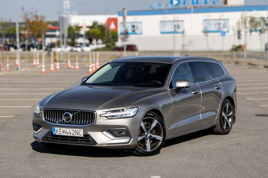 Volvo V60 D4 2.0L / 140kW / A8 / ZÁRUKA / AJ NA SPLÁTKY / PROTIÚČET