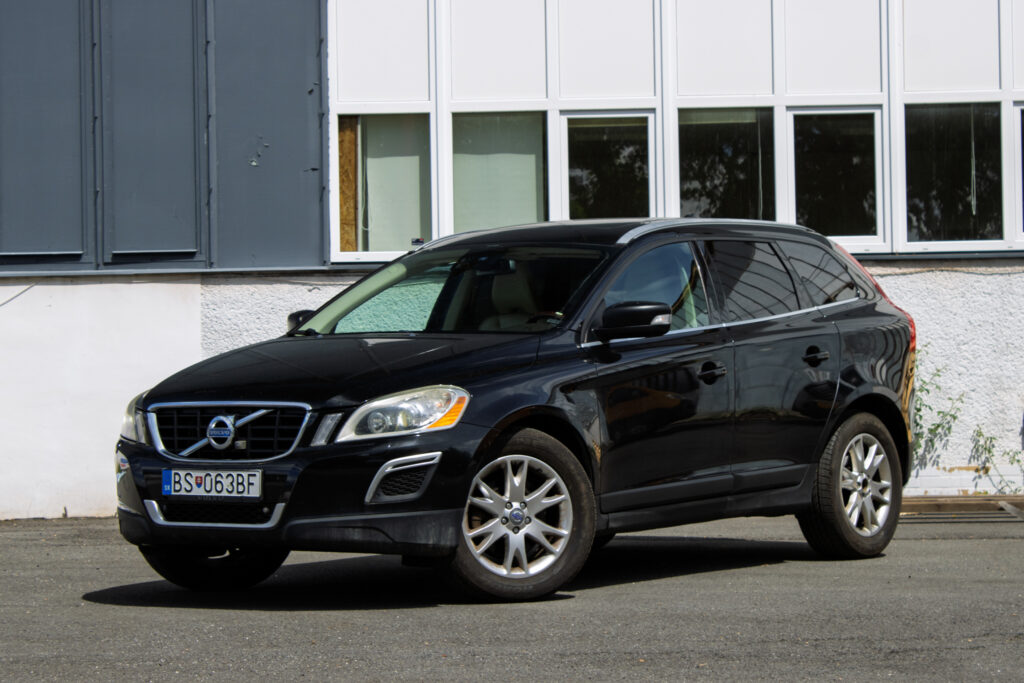 Volvo XC60 AWD Summum 120kW AT6 / NA SPLÁTKY / NA PROTIÚČET