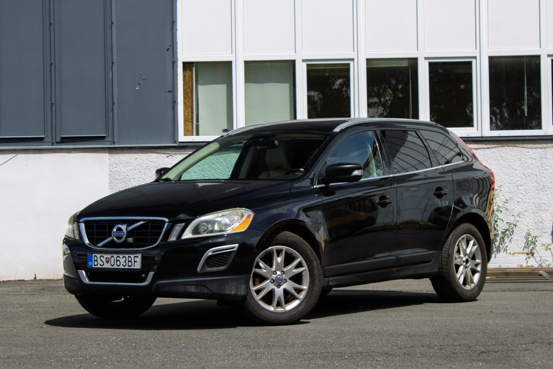 Volvo XC60 AWD Summum 120kW AT6 / NA SPLÁTKY / NA PROTIÚČET
