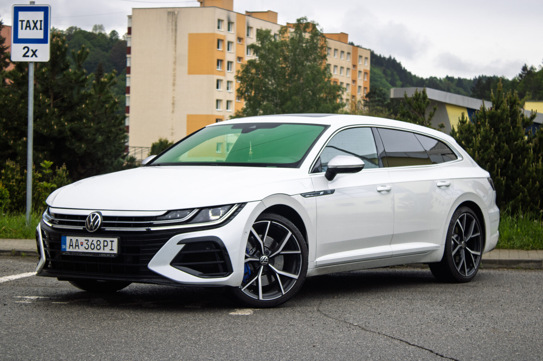 Volkswagen Arteon Shooting Brake 2.0 TSI R 4 4MOTION 235kW / NA SPLÁTKY / NA PROTIÚČET