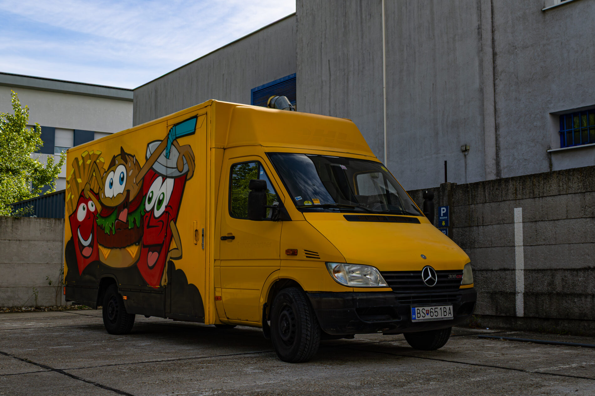 FOODTRUCK Mercedes-Benz Sprinter 308 CDI / PLNE VYBAVENÝ