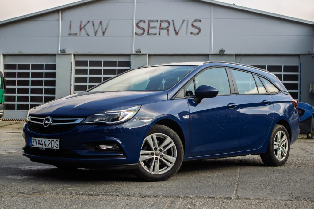 Opel Astra Sport Tourer 1.4 Turbo 92kW MT6 / NA SPLÁTKY / NA PROTIÚČET