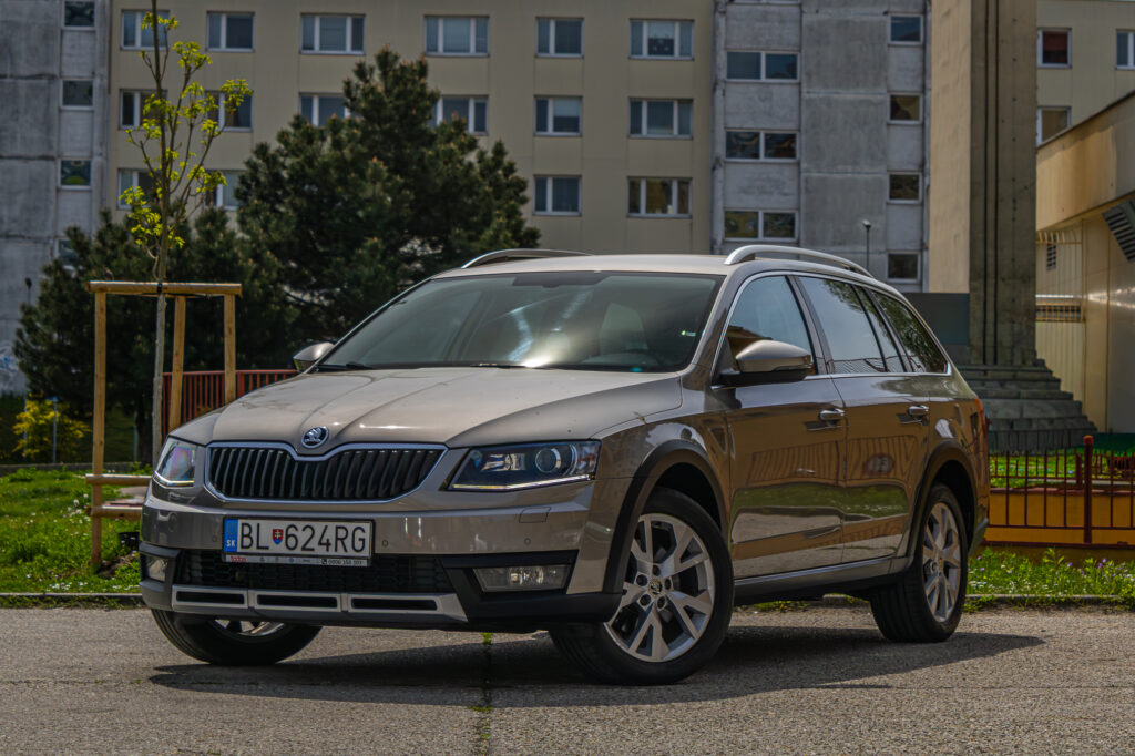 Škoda Octavia Combi SCOUT 2.0 TDI DSG 4x4 / Aj na splátky / Protiúčet