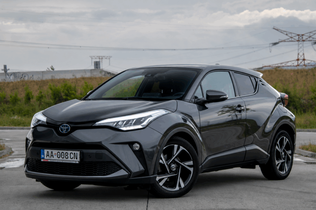 Toyota C-HR 1.8 Hybrid Style FWD e-CVT /  AJ NA SPLÁTKY / PROTIÚČET / 1. MAJITEĽ /