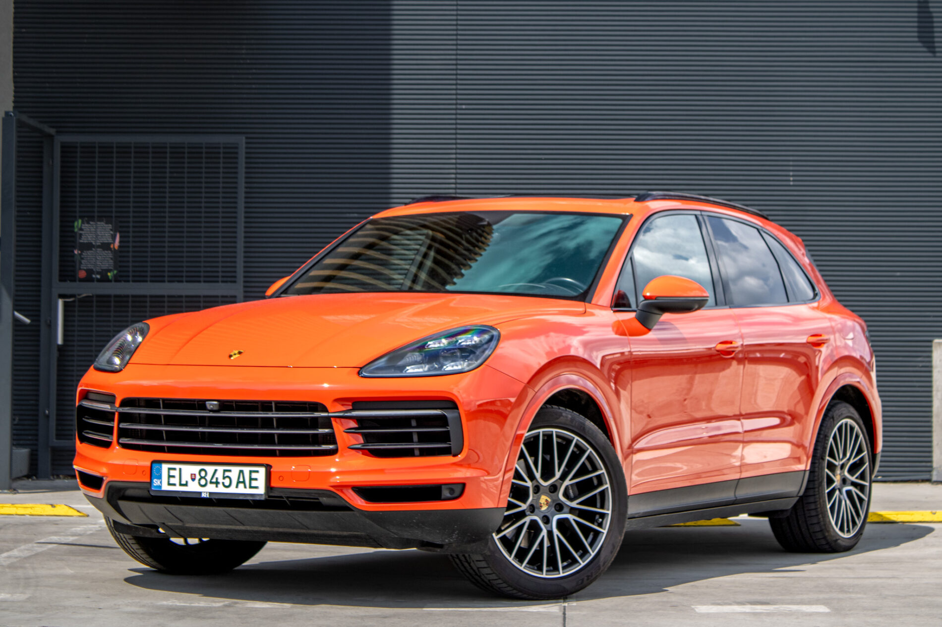 Porsche Cayenne E-Hybrid 4x4 A/T / V ZÁRUKE / AJ NA SPLÁTKY / PROTIÚČET /