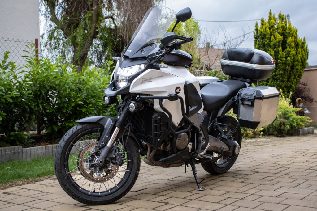 Honda VFR 1200X 95kW  MT6 / NA SPLÁTKY / NA PROTIÚČET