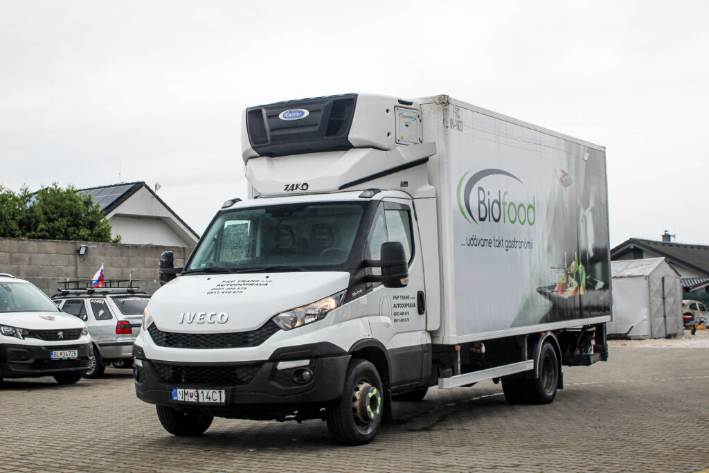 Iveco Daily 70C17 BiTemp Carrier Supra 750MT