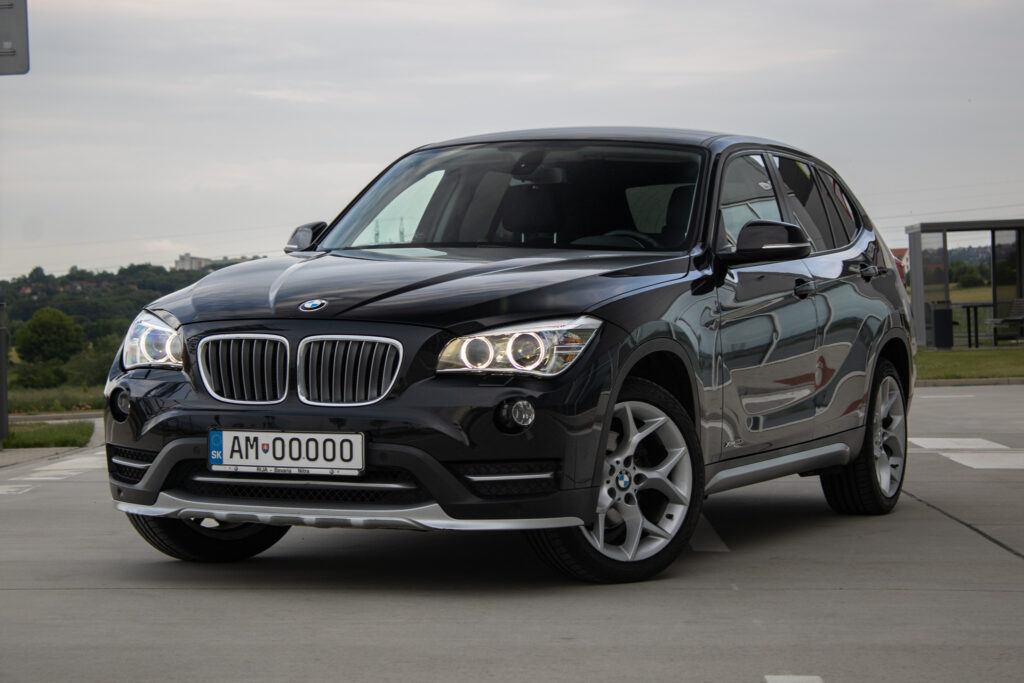 BMW X1 xDrive  20i 135kW X-Line MT6 / NA SPLÁTKY / NA PROTIÚČET
