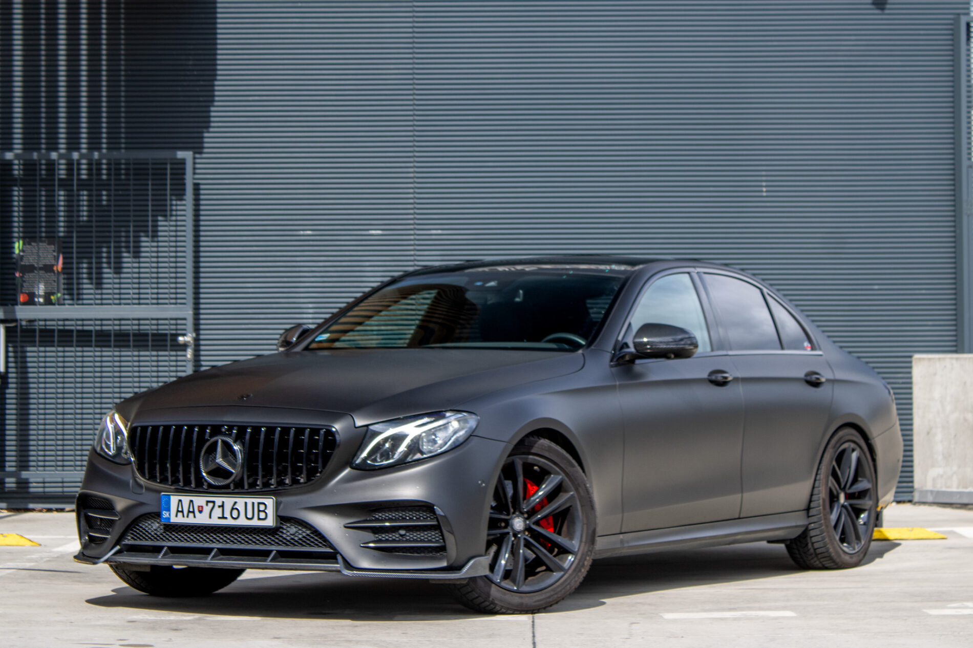 Mercedes-Benz E trieda Sedan AMG Line 220 d A/T / AJ NA SPLÁTKY / PROTIÚČET /