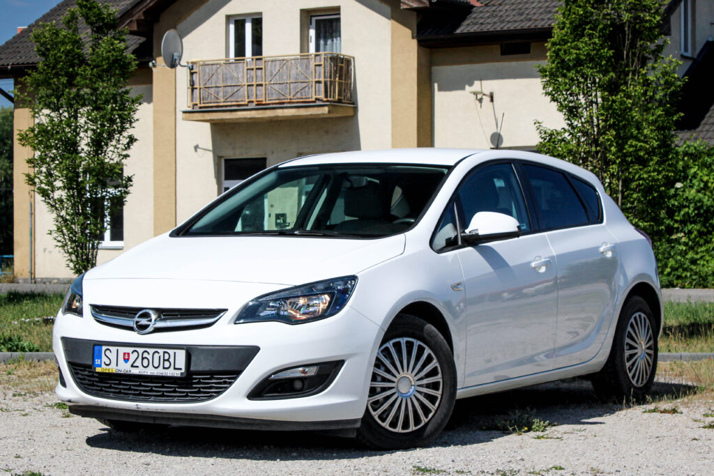 Opel Astra 1.4 Turbo Enjoy / AJ NA SPLÁTKY / PROTIÚČET /