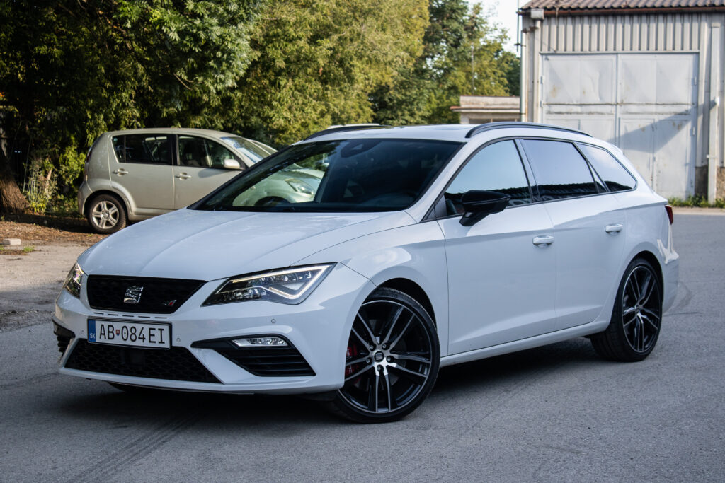 Seat Leon ST 2.0 TSI Cupra DSG 4Drive, 221kW (2018) / AJ NA SPLÁTKY / PROTIÚČET /