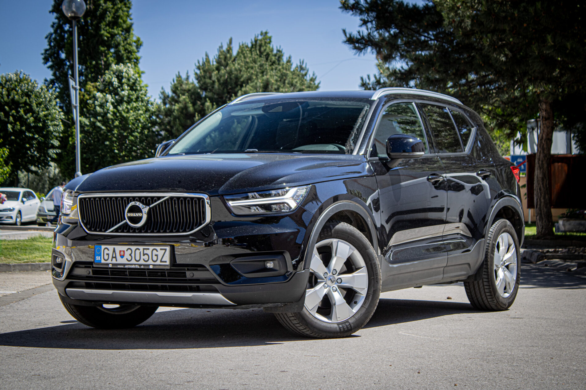 Volvo XC40 B4 Momentum A/T, 145kW, A8, 5d / AJ NA SPLÁTKY / PROTIHODNOTA /