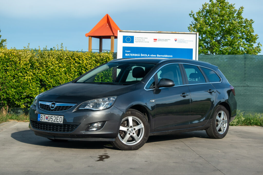 Opel Astra Sport Tourer ST 2.0 TDCI 121kw SK auto / AJ NA SPLÁTKY / PROTIÚČET