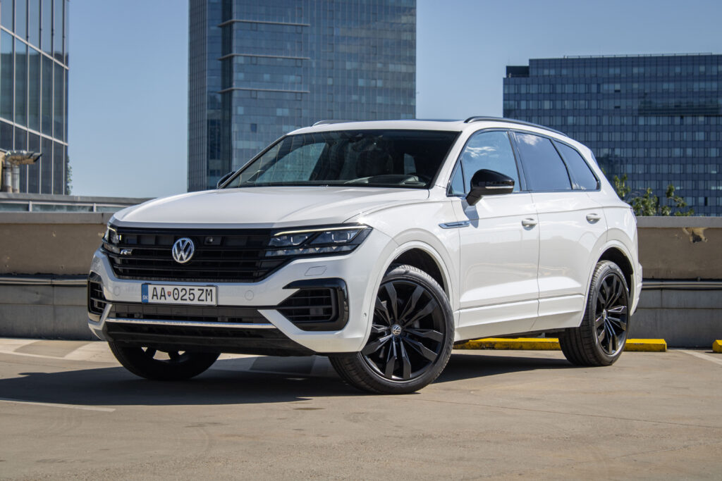 Volkswagen Touareg 3.0 V6 TDI 286k R-Line 4Motion Tiptronic / NOČNÉ VIDENIE /