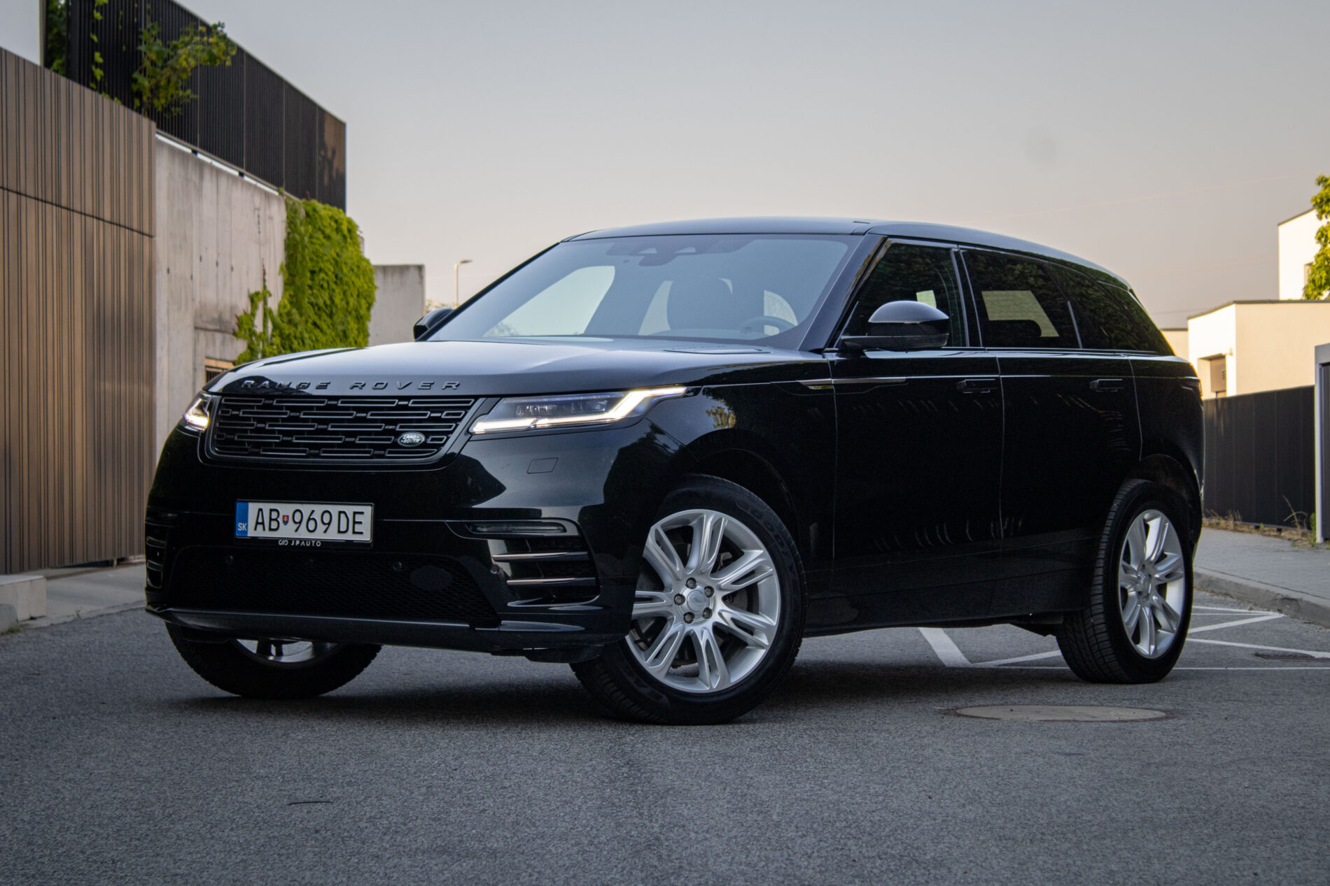 Land Rover Range Rover Velar 2.0D I4 D200 MHEV Dynamic SE AWD A/T, 150 kW / ZÁRUKA DO 2029