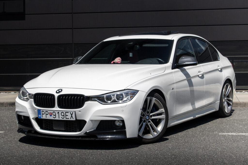 BMW Rad 3 335i xDrive M Sport / 225kW / A8 / ZÁRUKA / AJ NA SPLÁTKY / PROTIÚČET