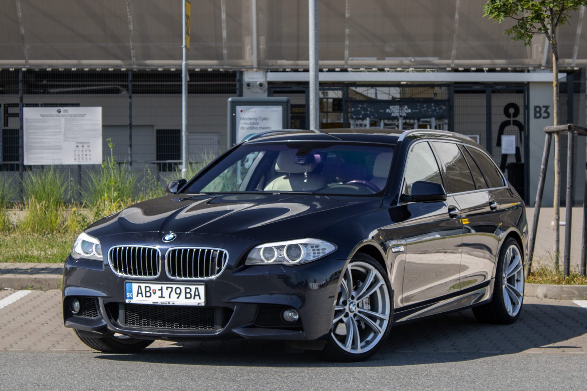 BMW Rad 5 Touring 535d xDrive M Sport / 230kw / A8 / ZÁRUKA / AJ NA SPLÁTKY / PROTIÚČET