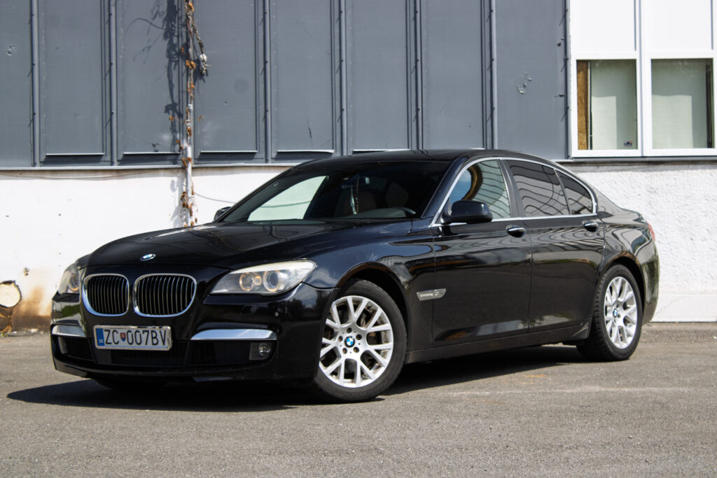 BMW Rad 7 740d xDrive M Packet 225kW AT8 / NA SPLÁTKY / NA PROTIÚČET
