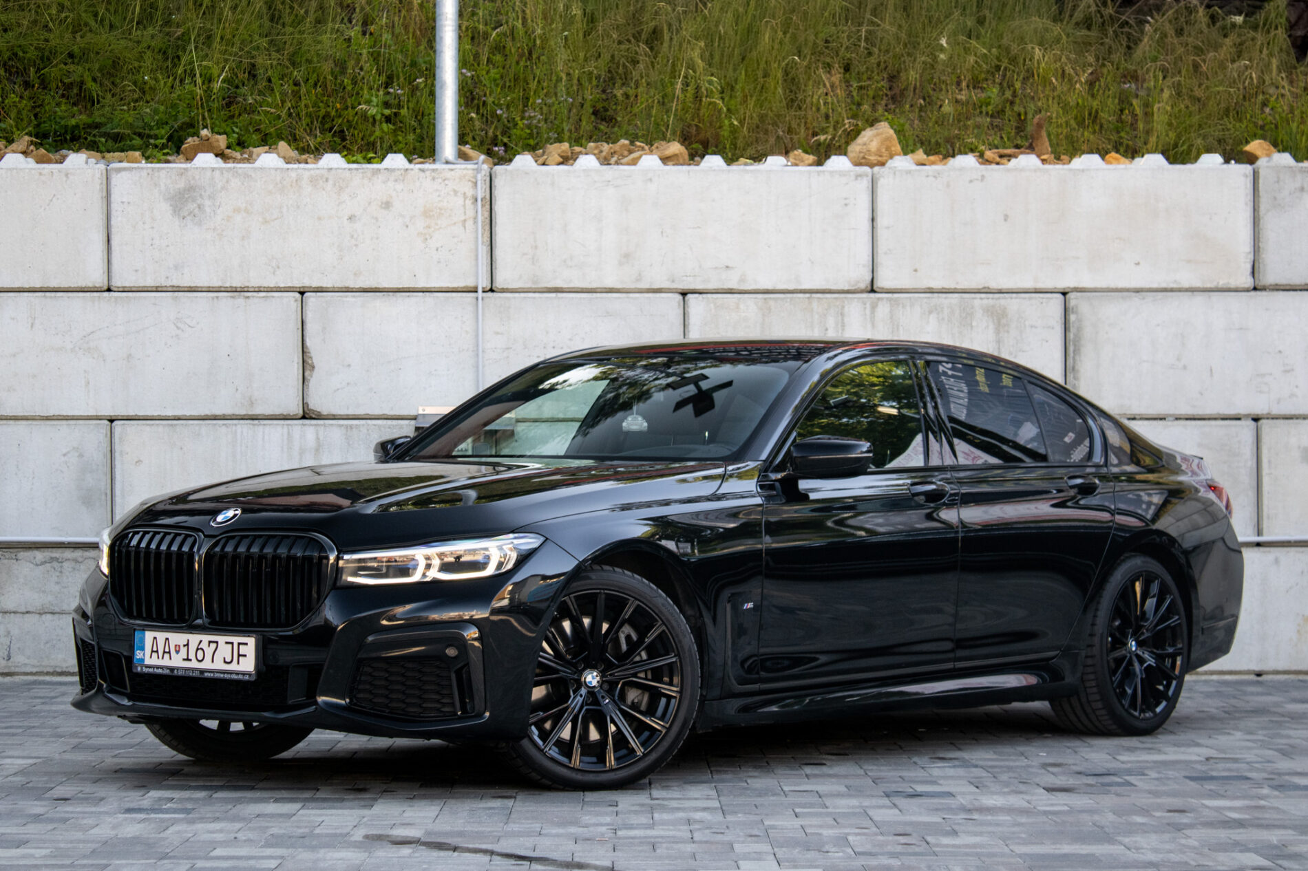BMW Rad 7 750i xDrive M Sport / 390kW / A8 / ZÁRUKA / AJ NA SPLÁTKY / PROTIÚČET