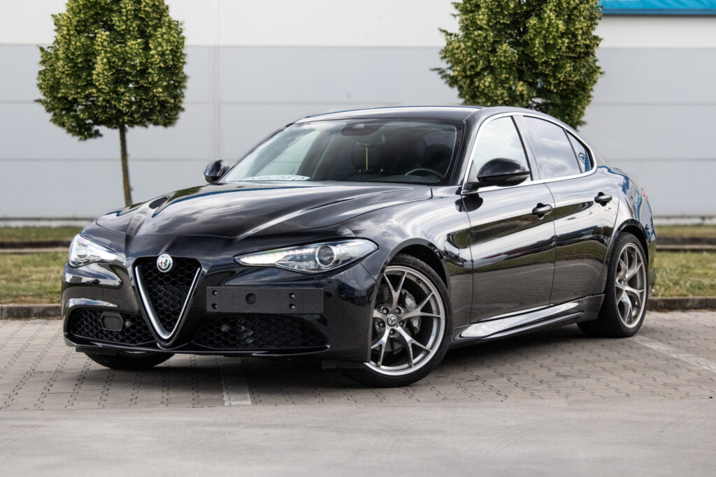 Alfa Romeo GIULIA 2016 2.2,132kW Quadrifoglio body kit + interiérer