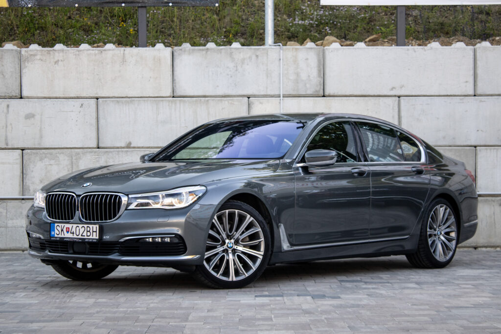 BMW Rad 7 740d xDrive / 235kW / A8 / ZÁRUKA / AJ NA SPLÁTKY / PROTIÚČET
